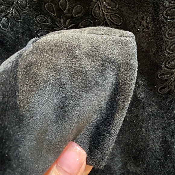 Lilly Pulitzer Rami Velour Sweatshirt in Onyx Black size XS - Picture 5 of 5